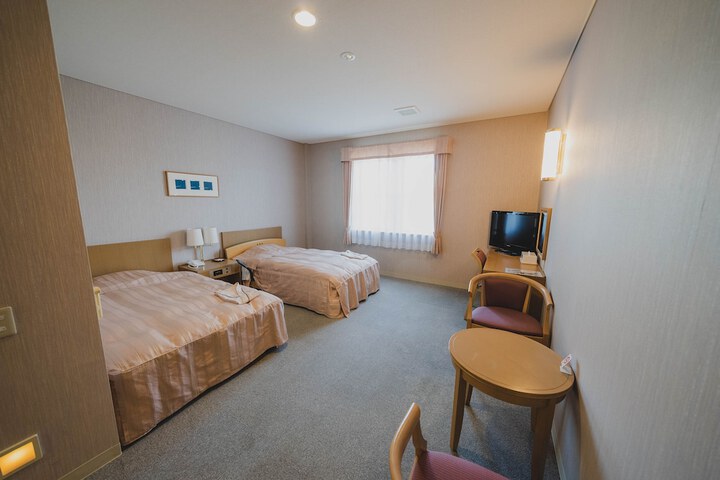 Room 5 of 12