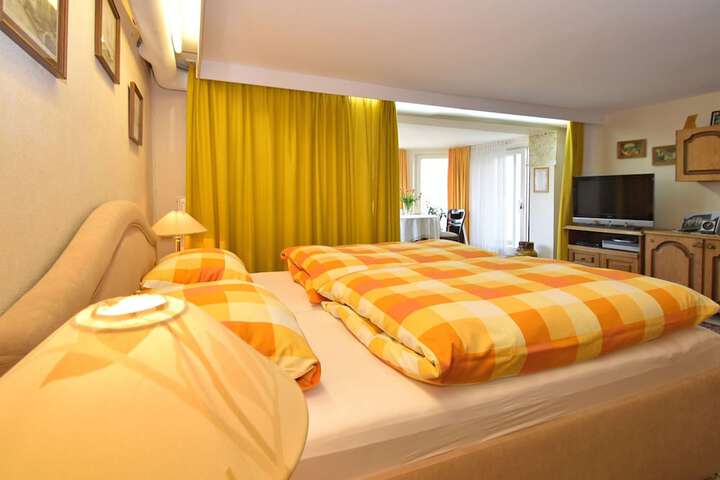 Room 3 of 16