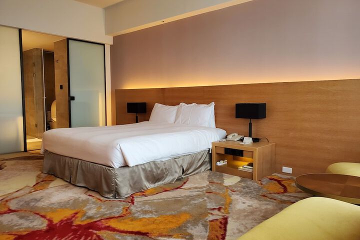 Room 3 of 65