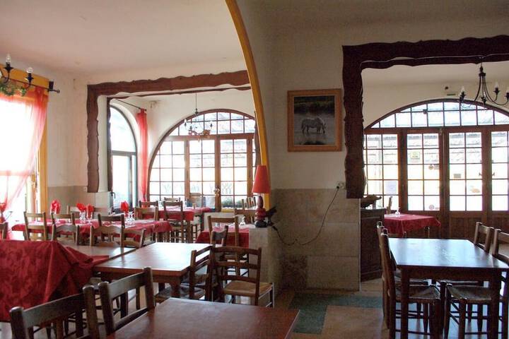 Hotel Restaurant l'Agachon in Arles