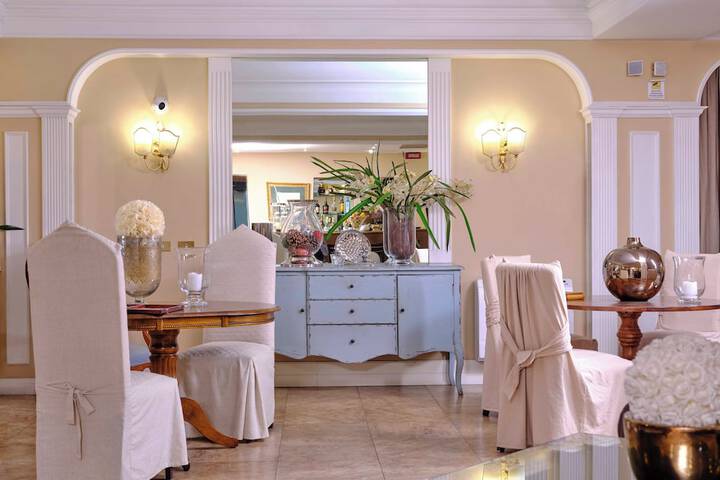 Guest Lobby