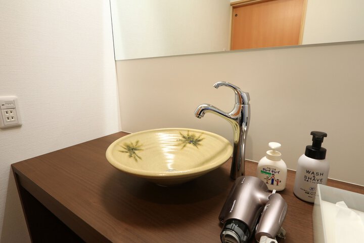 Room 27 of 155