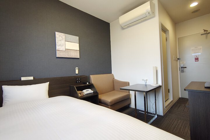 Room 5 of 37