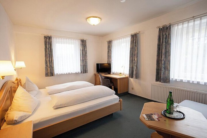 Room 12 of 36