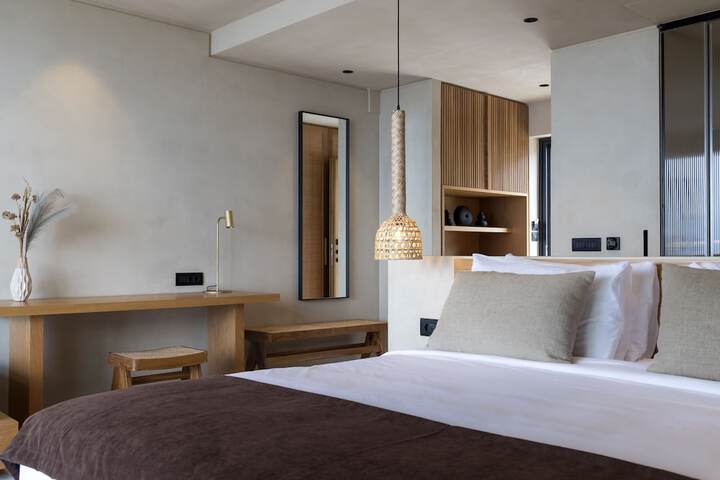Room 15 of 93