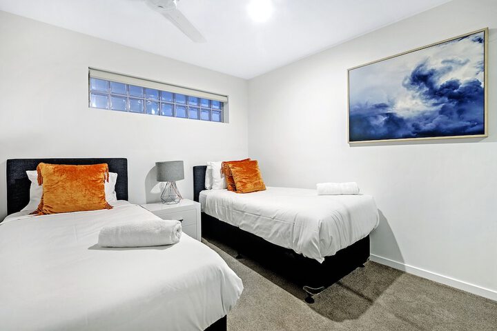 Room 100 of 108