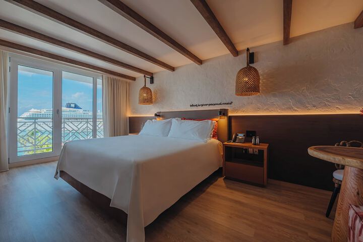 Room 43 of 165