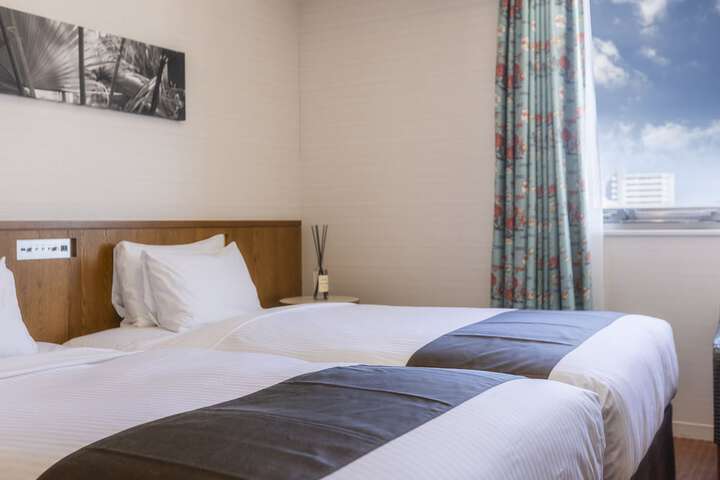 Room 27 of 104