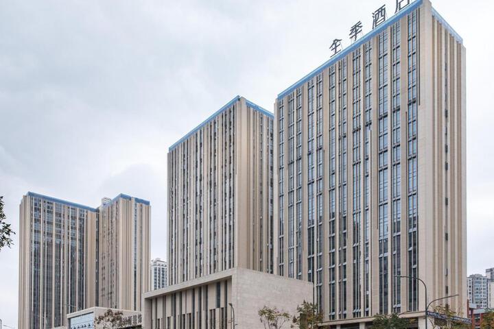 Ji Hotel Yibin West Railway Station