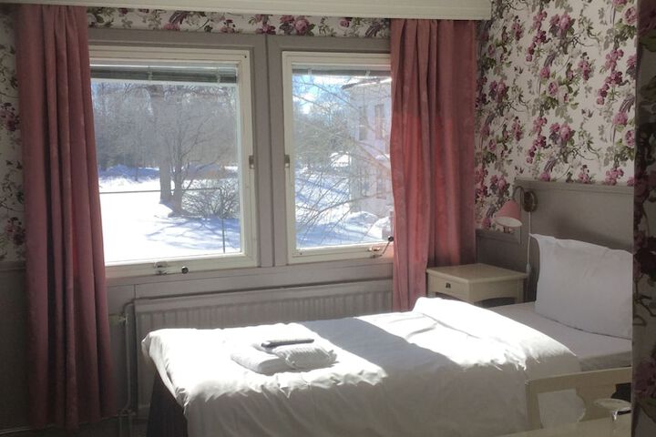 Room 9 of 38