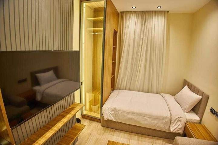 Room 2 of 101
