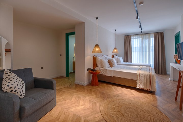 Room 27 of 43