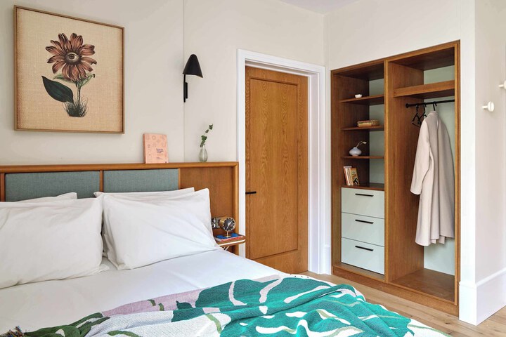 Room 32 of 68