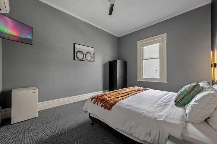 Room 2 of 19