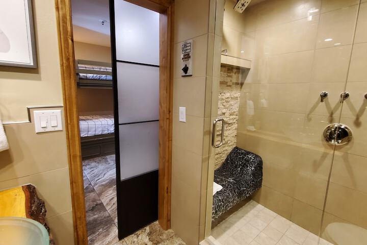 Room 21 of 35