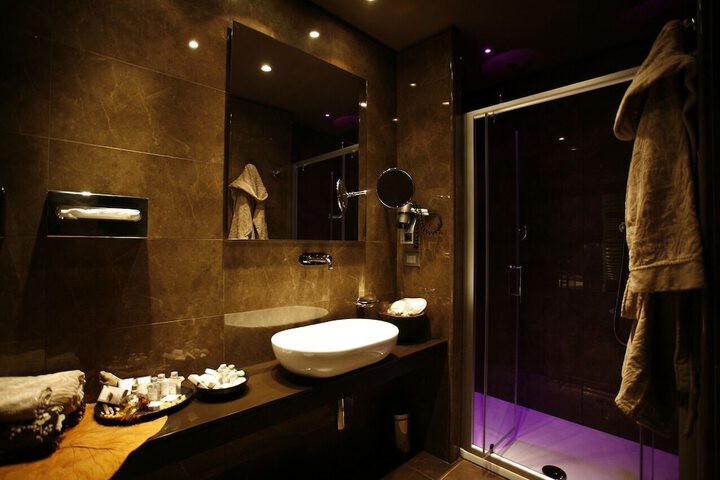 Room 42 of 62