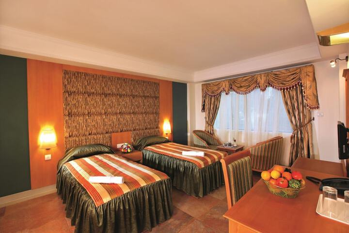 Room 10 of 31
