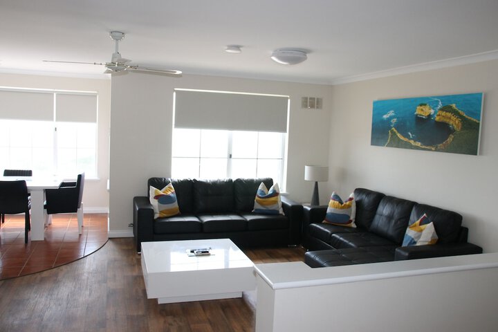 Room 16 of 38