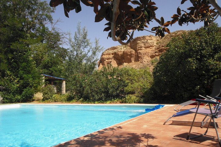 Pool 32 of 40