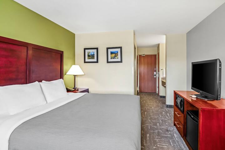 Room 13 of 32