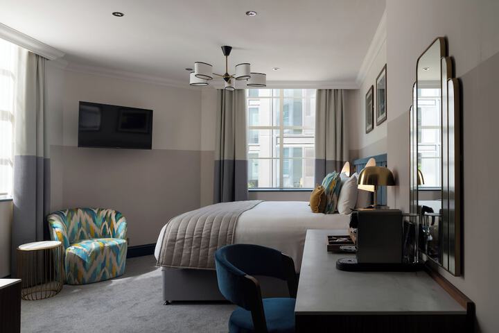 Room 43 of 143