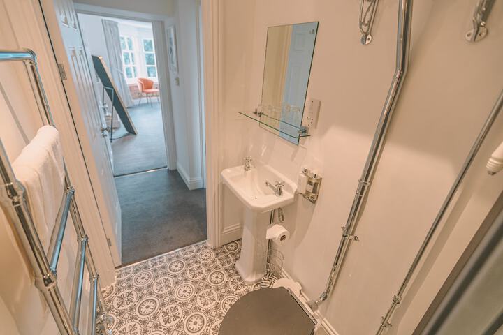 Room 5 of 92
