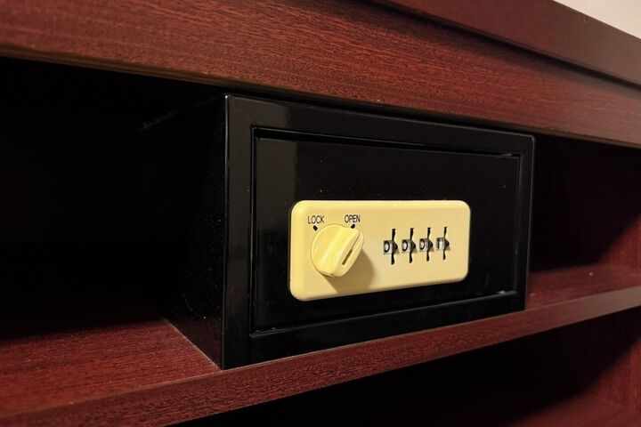Room 18 of 126