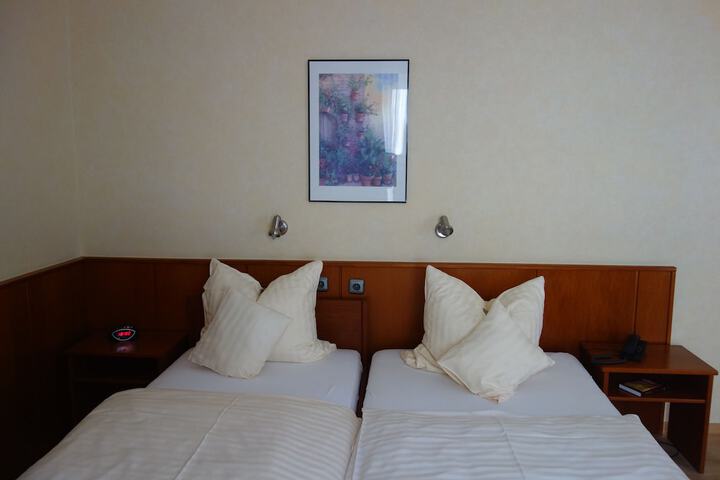 Room 13 of 50