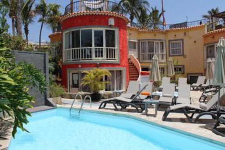 Exterior of Pasion Tropical - Caters to Gay Adult Men Only
