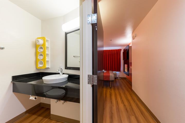 1 Queen Bed Refrigerator (10 of 11)