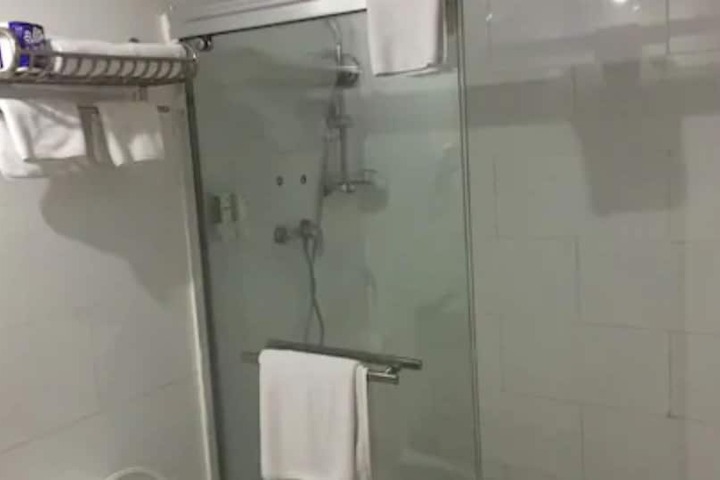 Room 16 of 26