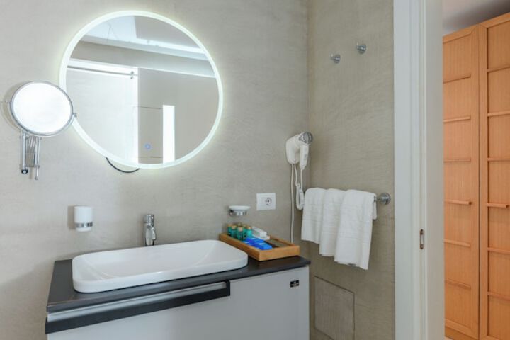Room 73 of 115