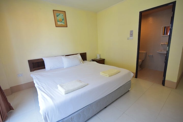 Room 3 of 28