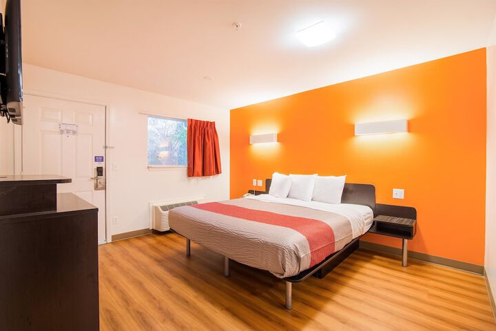 1 Queen Bed Kitchen (4 of 14)