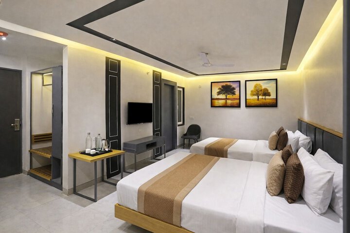 Room 32 of 43
