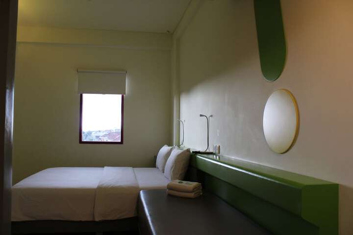 Room 9 of 30