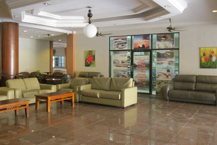 Entrance & Lobby