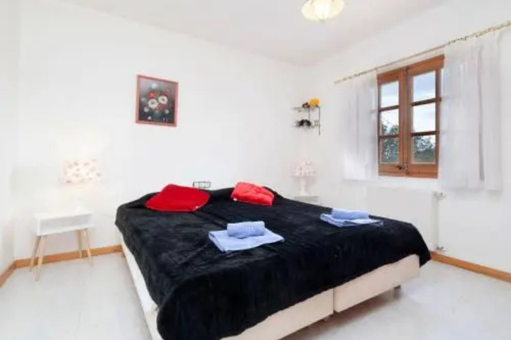 Room 4 of 14