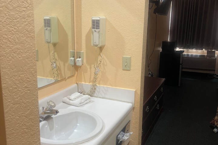Room 12 of 63