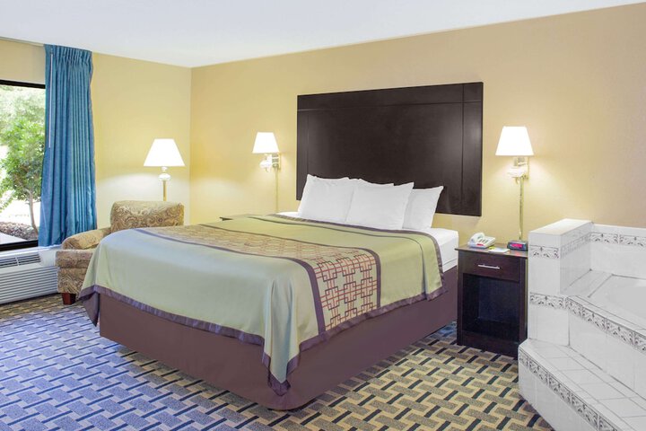 1 King Bed (5 of 16)