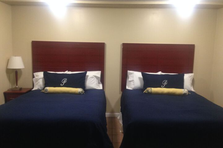 Room 8 of 10