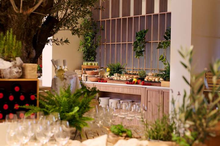 Dining 106 of 133