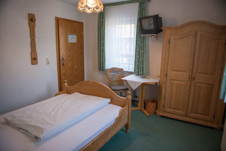 Room 6 of 30