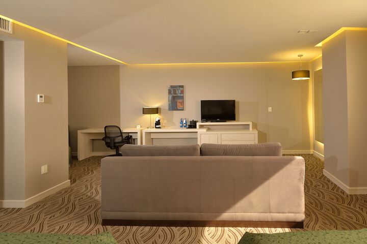 Room 8 of 86