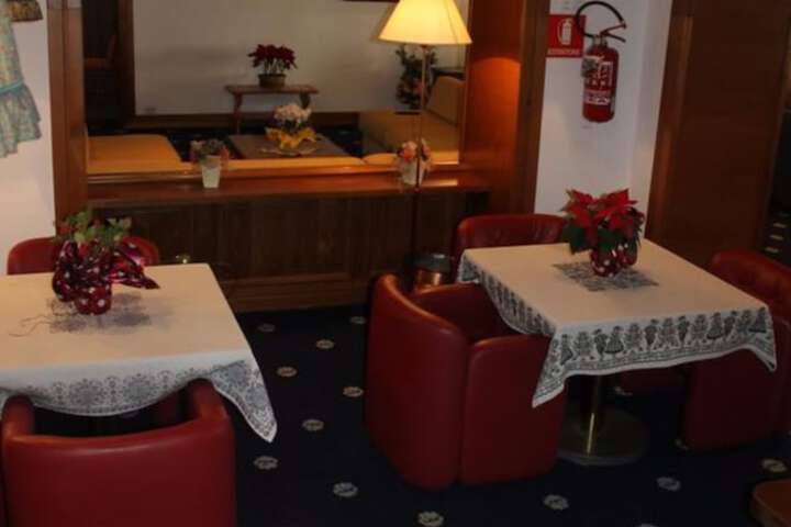 Lounge 58 of 72