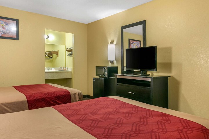 Room 7 of 27