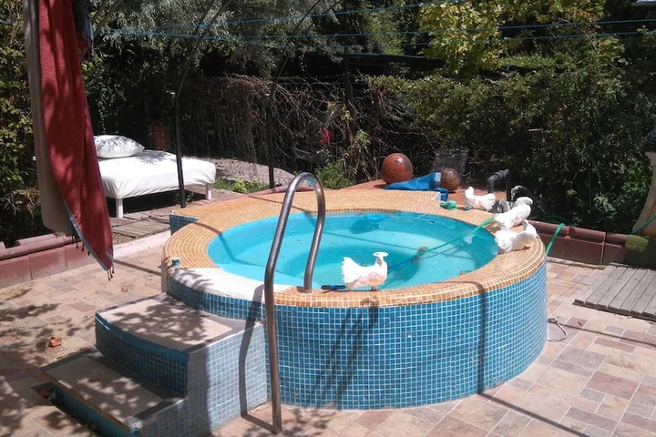 Pool 6 of 10