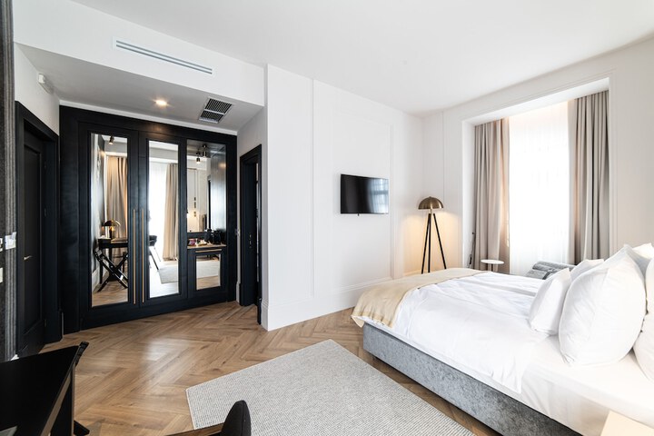 Room 14 of 45