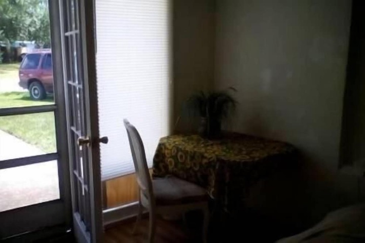 Room 4 of 43