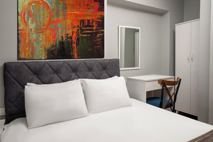 Room 10 of 15